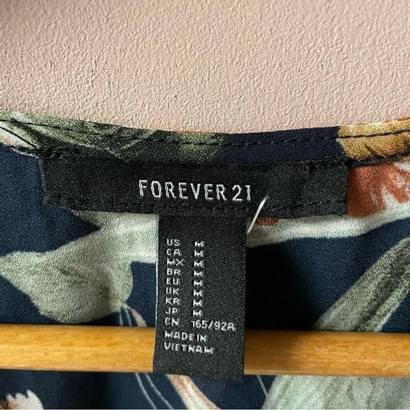 Forever 21 Navy Tropical Floral Wrap Mini Dress Size M NWT - Picture 4 of 11